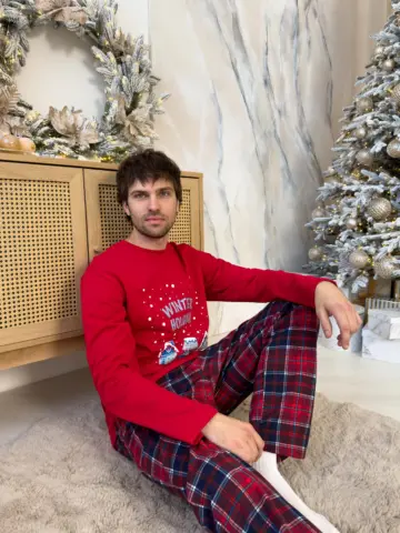 Тепла чоловіча новорічна піжама з бавовни «Winter Holiday», червоно-синя