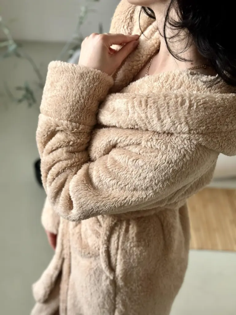 Халат унісекс з велсофту з капюшоном «Cuddle», бежевий — фото 7