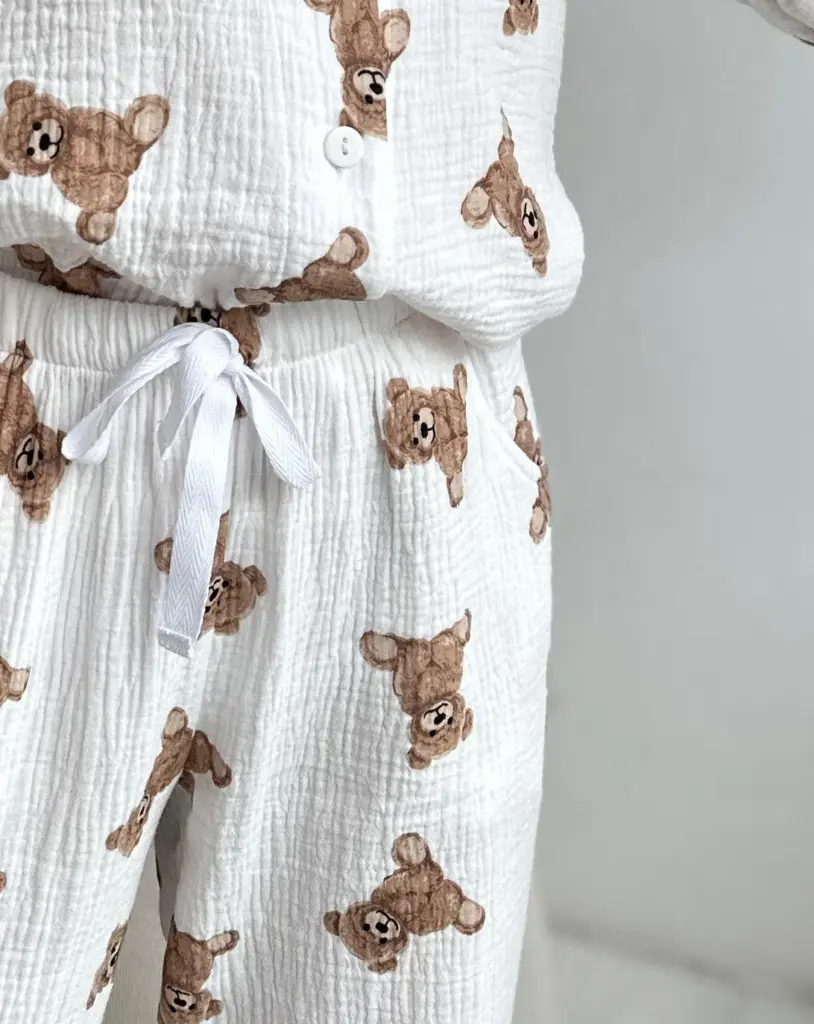 Жіноча піжама з мусліну з ведмедиками «Teddy» (сорочка і штани), біла — фото 2