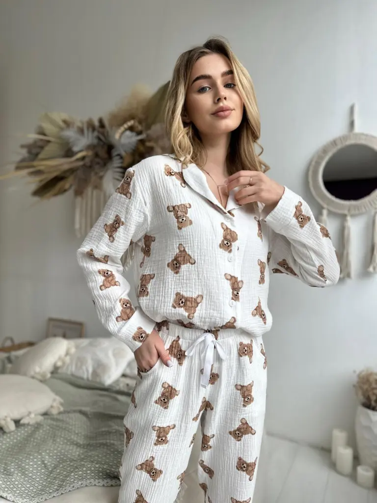 Жіноча піжама з мусліну з ведмедиками «Teddy» (сорочка і штани), молочна — фото 2