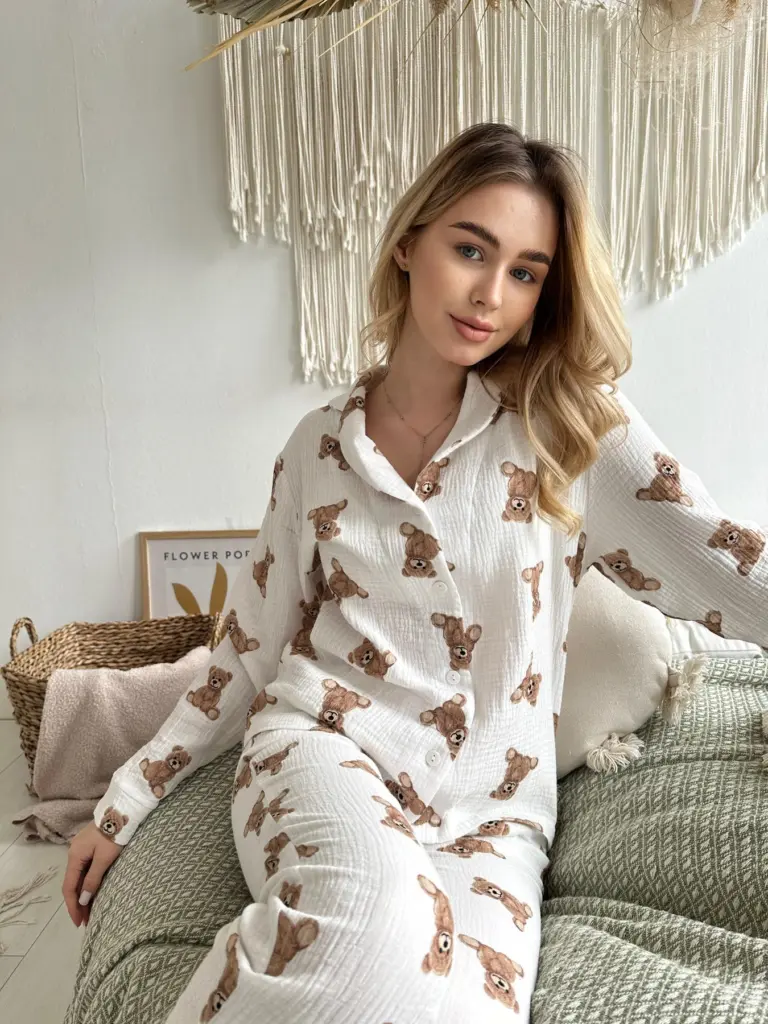 Жіноча піжама з мусліну з ведмедиками «Teddy» (сорочка і штани), молочна — фото 5