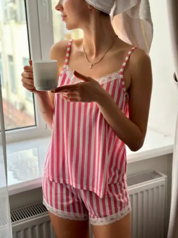 Жіноча піжама з трикотажу «Bliss» (майка і шорти), рожева смужка