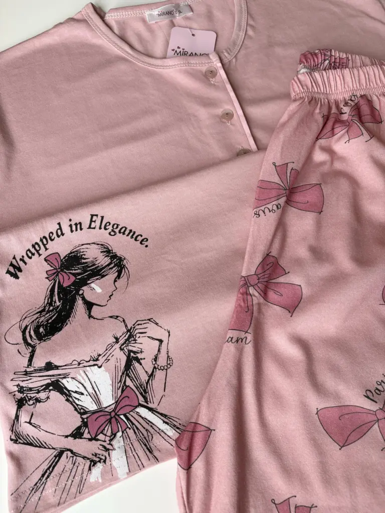 Жіночий домашній комплект з трикотажу великих розмірів «Charming Bow» (футболка і капрі), пудра — фото 2